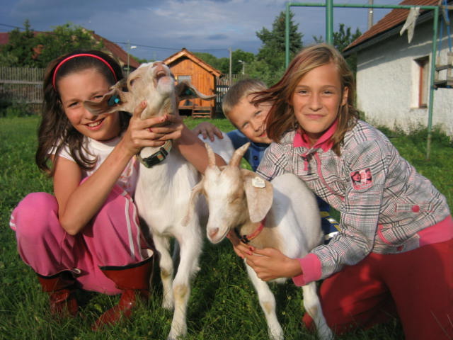 NATÁLKA,ADÁMEK, KAMARÁDKA MÍŠA A NAŠE KOZENKY...